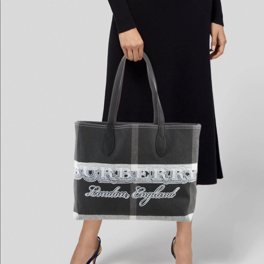 Burberry - Picture 2 of 16